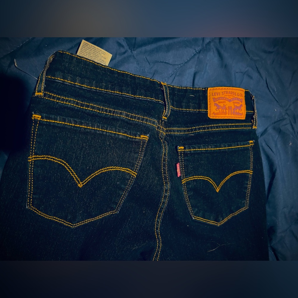 Levi's Women's Dark Blue Skinny Jeans with Yellow Stitching!
